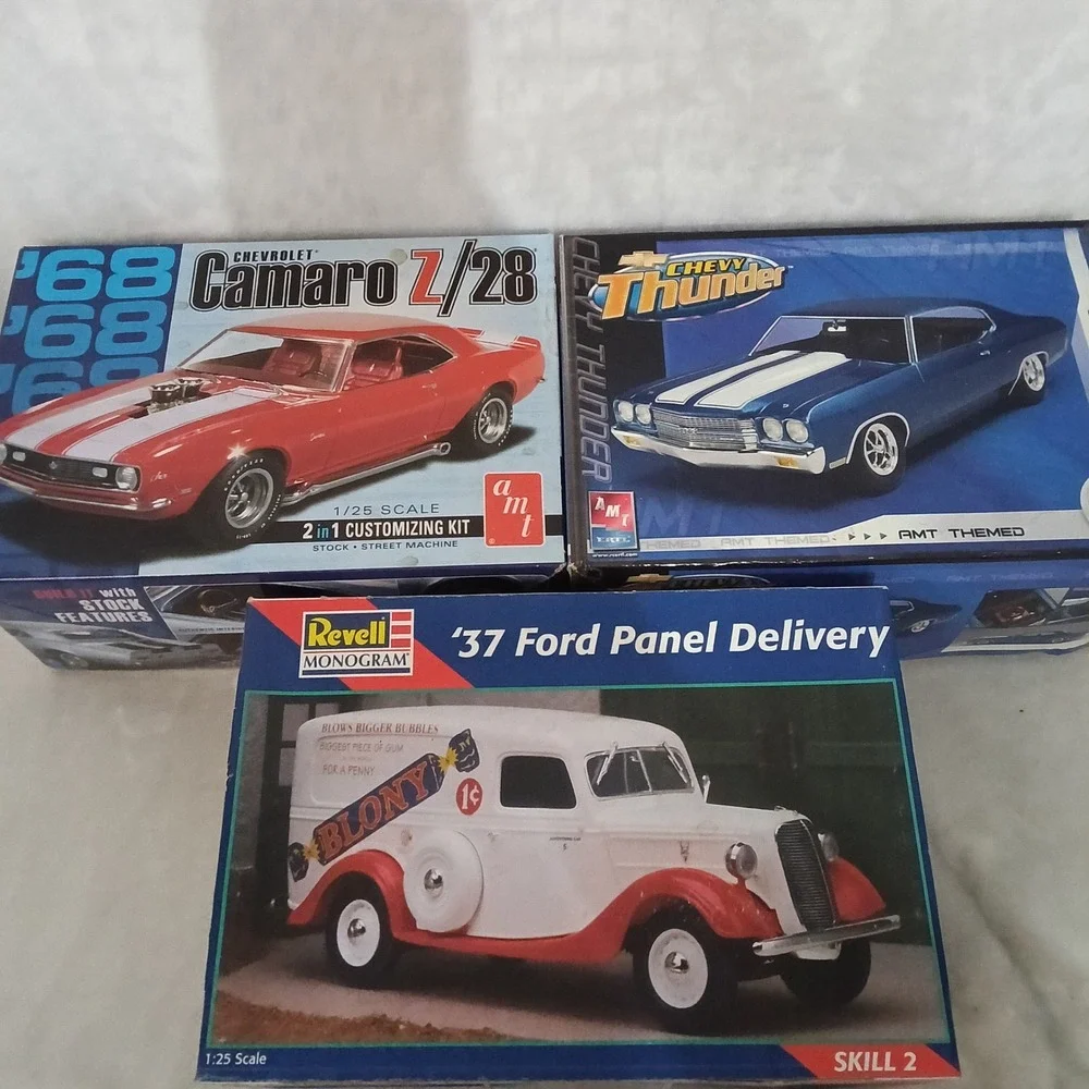 Lot of 3 Model Car Kits AMT 68 Camaro Z28 70 Chevelle SS Revell 37 Ford Panel